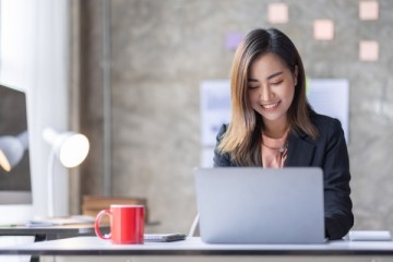 医療機器の薬事職。在宅勤務！出社は月5回！フレックスタイム制！年収上限1200万円！