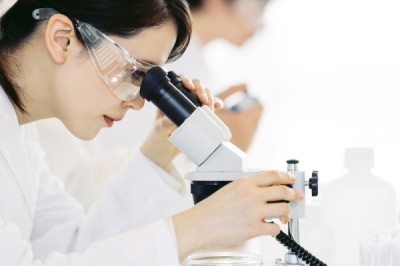 医薬品・医薬部外品の薬事申請スタッフ（契約社員）。年齢不問！定年後のシニア歓迎！
