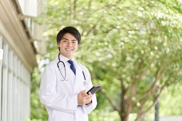 眼科用検査機器の営業職。「メニコン」から分離・独立した眼科用検査機器メーカー！